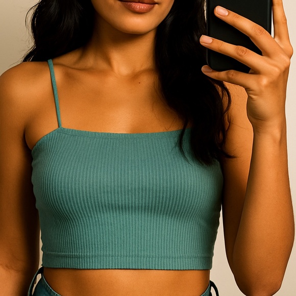 BDG Urban Outfitters Green Harriet Straight Neck Ribbed Crop Top Size Small - Picture 1 of 9